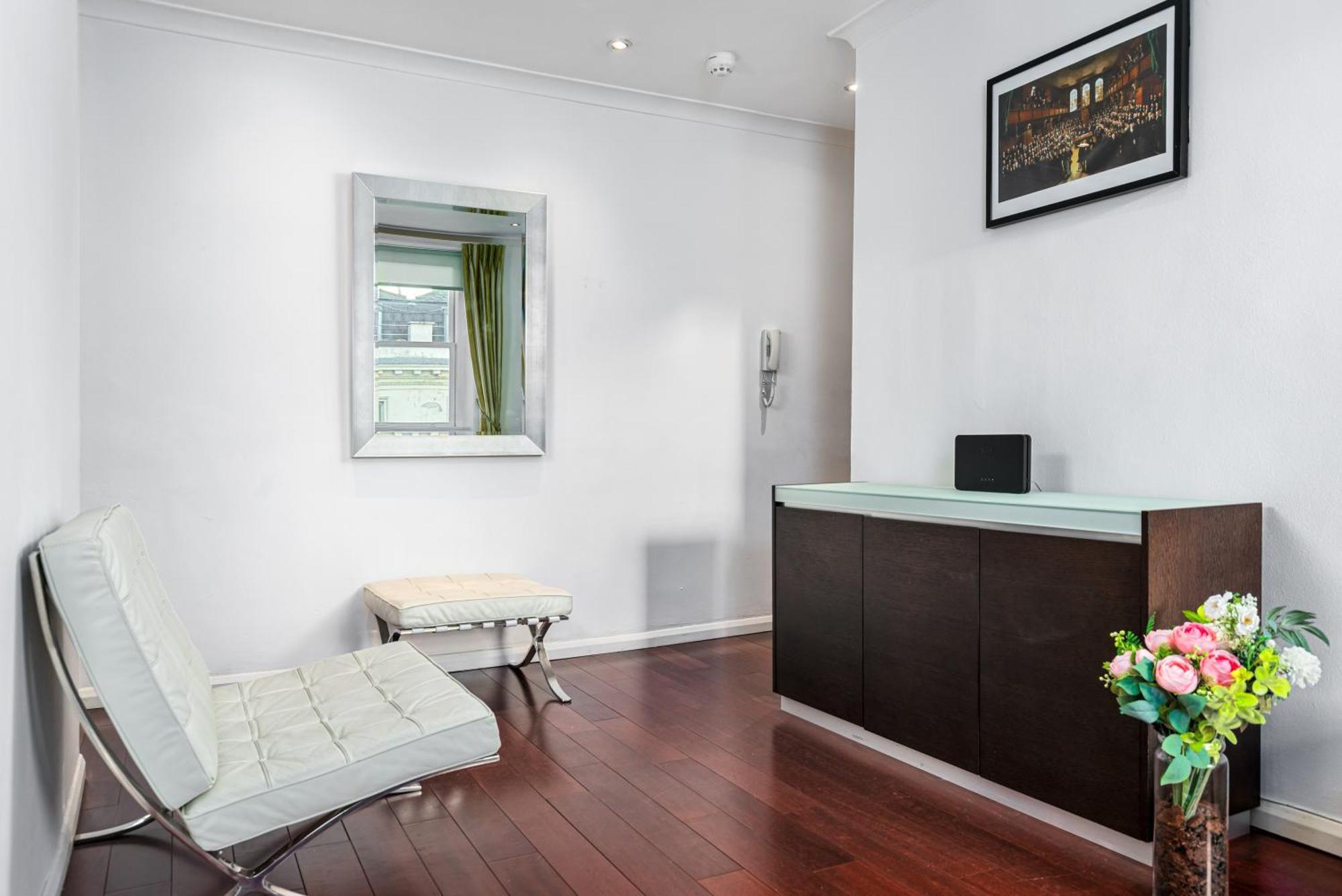 Bright & Spacious 2-bedroom In Paddington Hydepark Apartament Londra